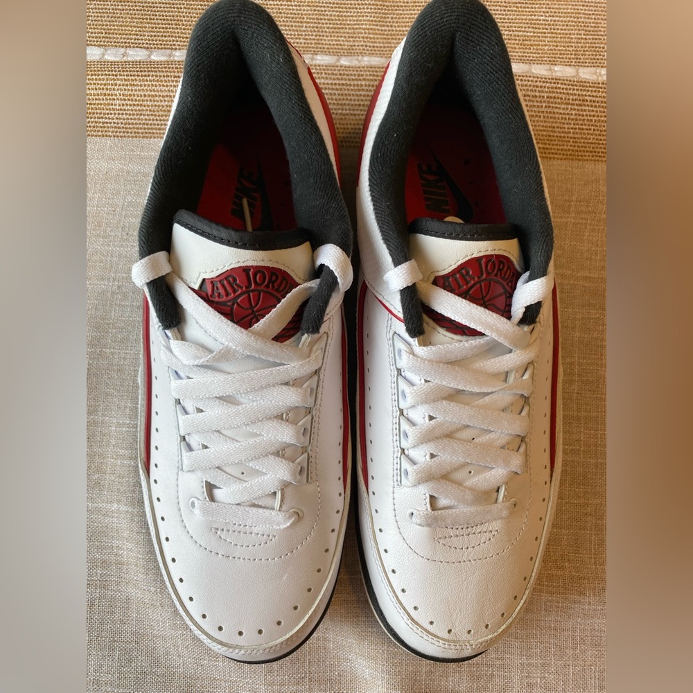 Mens Nike Air Jordan 2 Retro Low Chicago 2016 832819-101 Size 9.5 Shoes